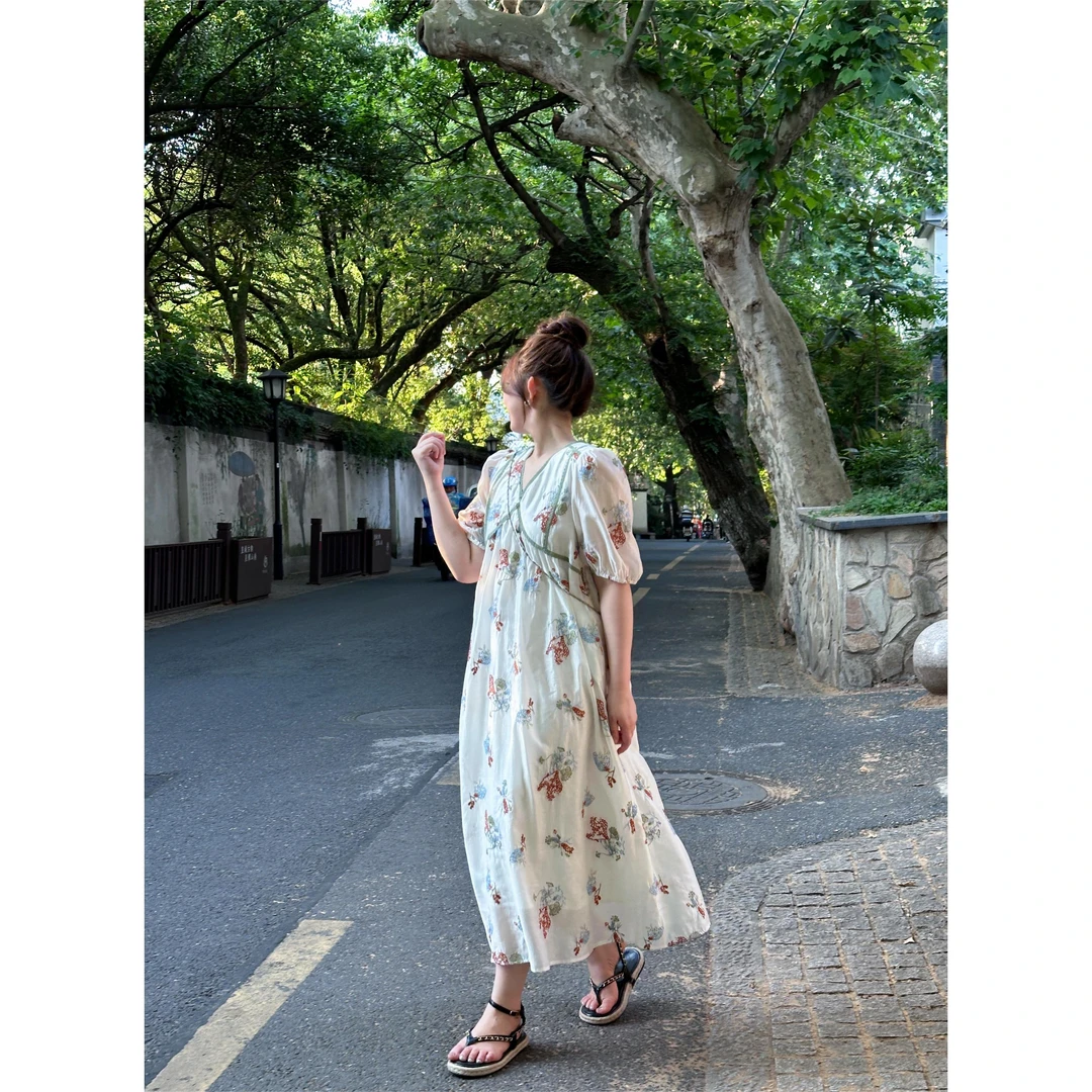【蝶梦仲夏】夏季碎花显瘦气质重工刺绣V领潮流宽松连衣裙