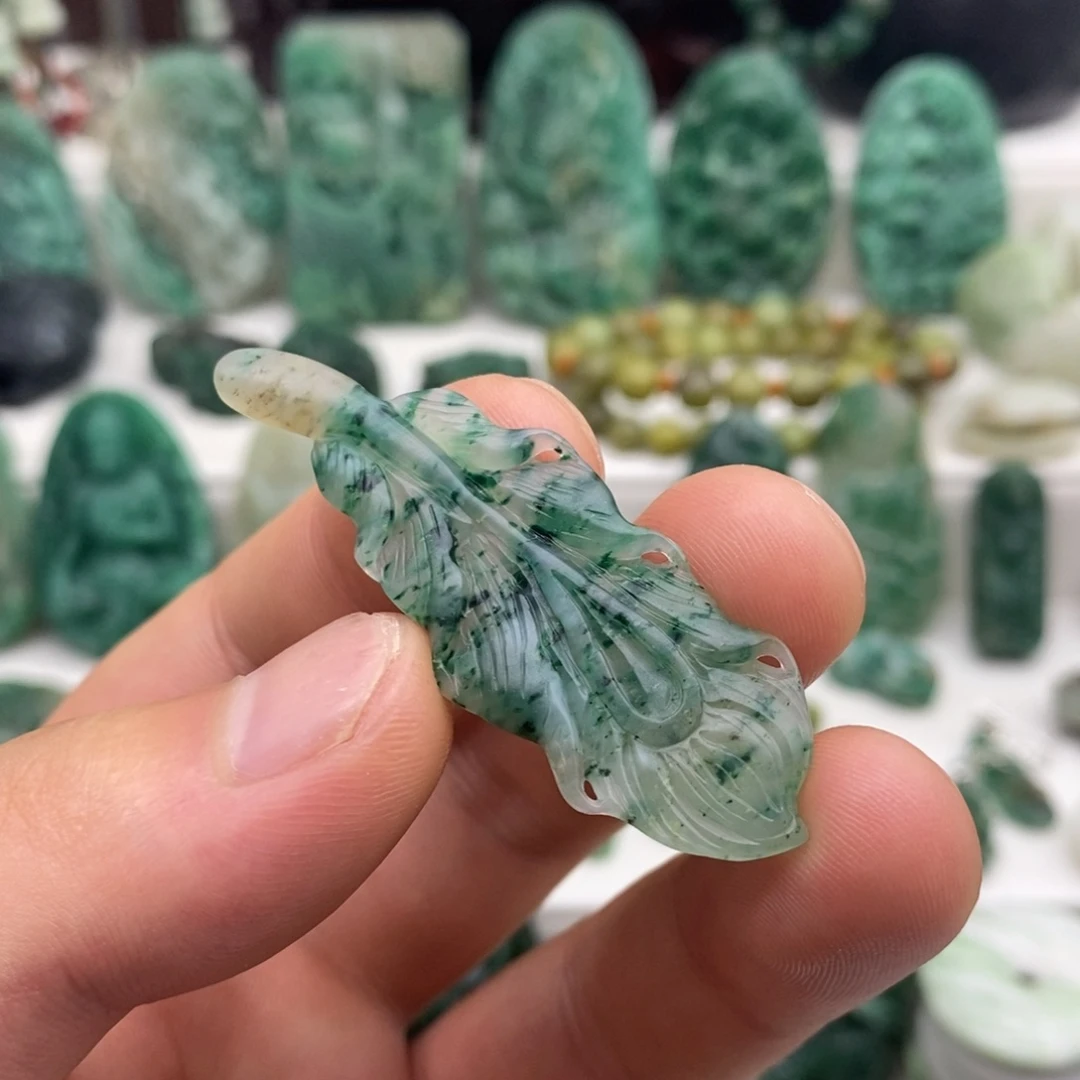 独山玉未镶嵌颈饰