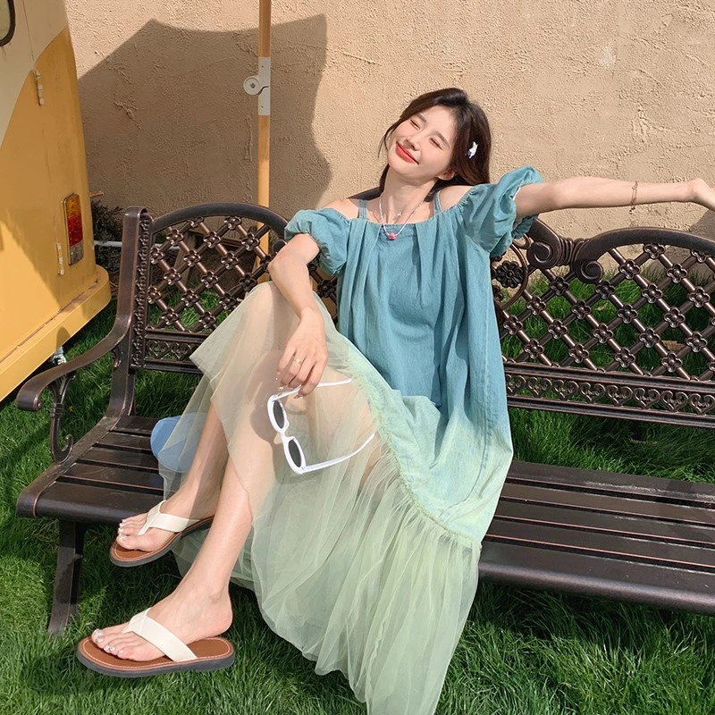 丁达尔穿搭露肩牛仔连衣裙女夏季薄款2025新款网纱拼接吊带裙子