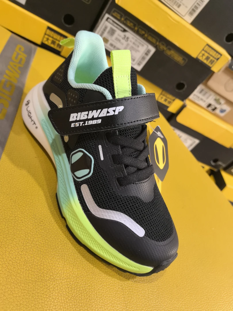 大黄蜂春款双网跑步鞋