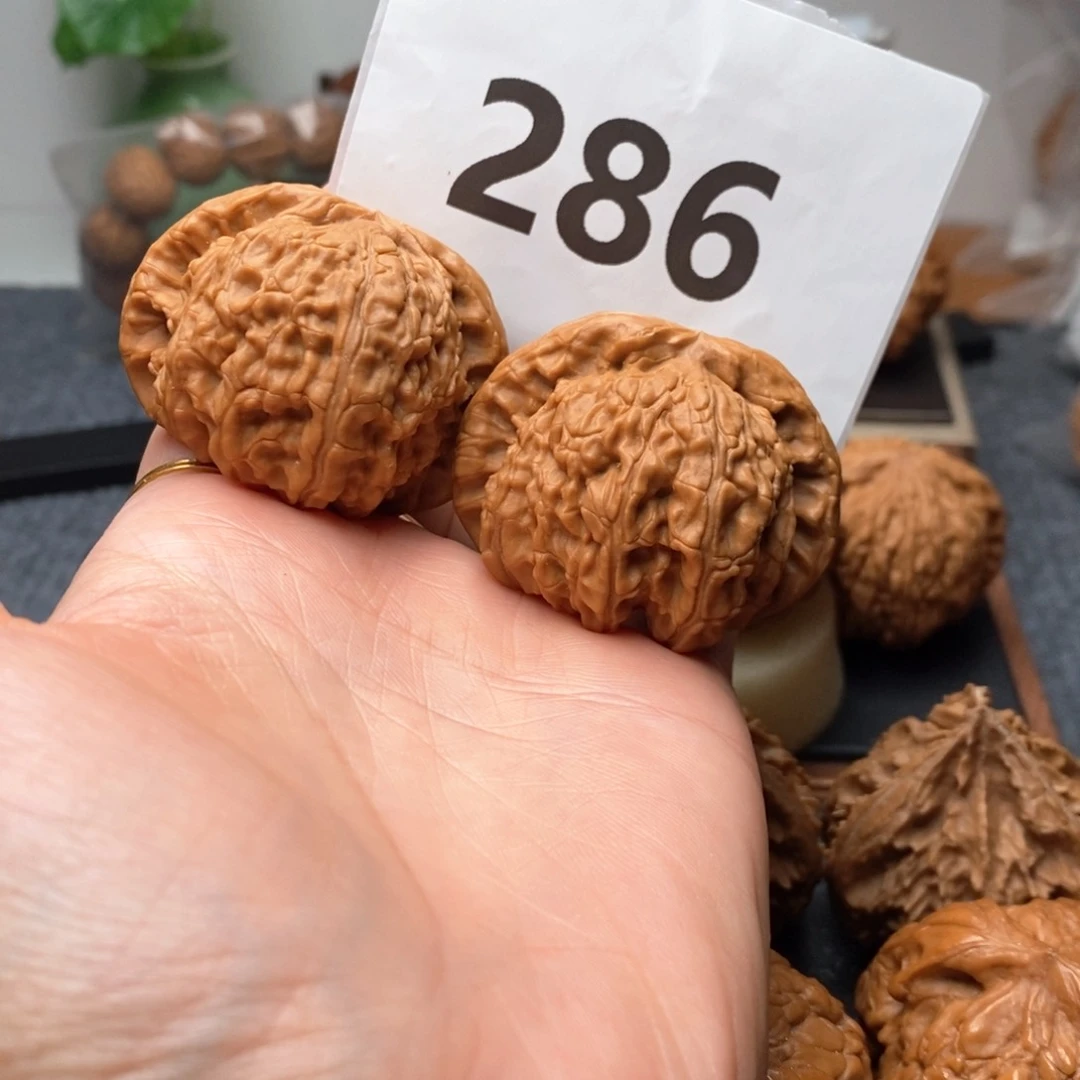 文玩核桃吊坠武***哥45白狮子286