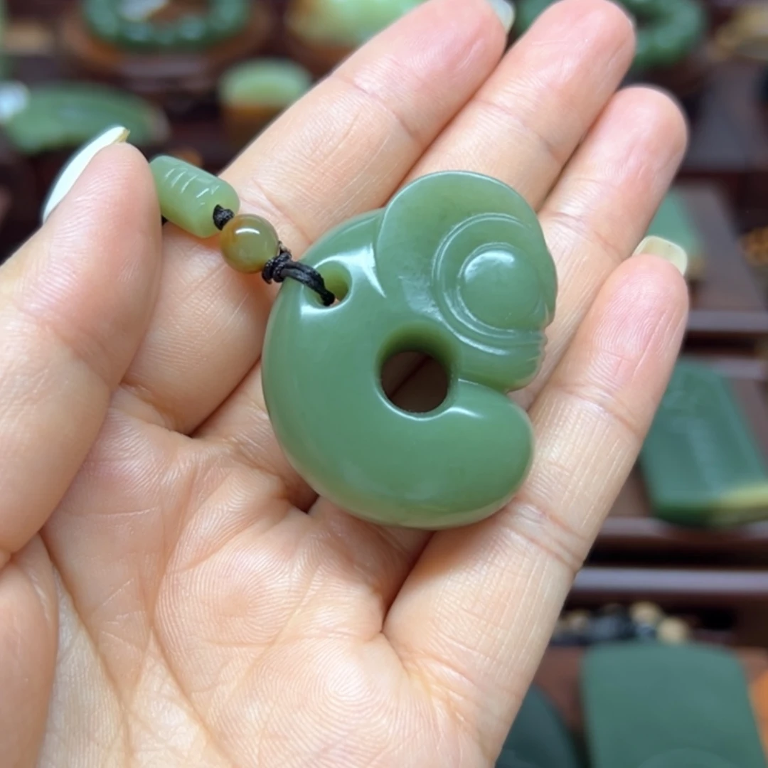 【闪购商品】颈饰未镶嵌岫岩老玉（透闪石质玉）玉猪龙