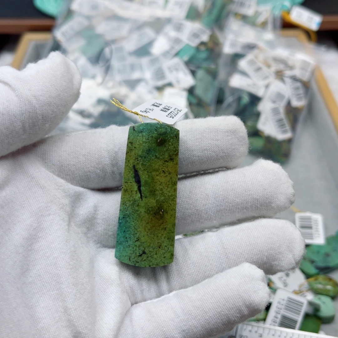 绿松石未镶嵌挂件