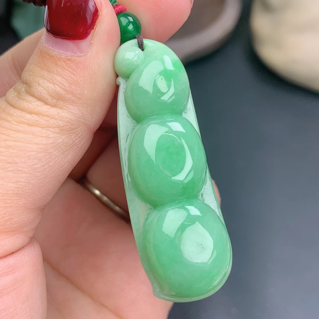 冰种福豆吊坠，尺寸：52.5-18-10.8mm 重量：18.61克