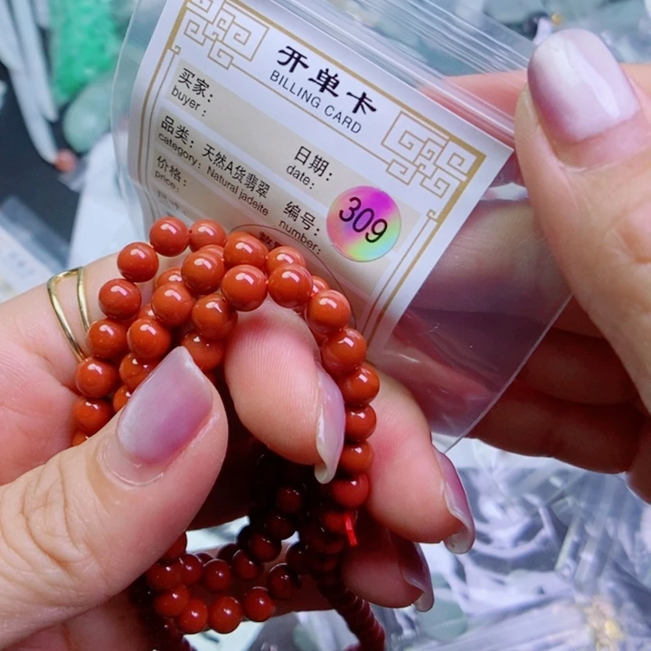 樱****翡翠未镶嵌颈饰吊坠