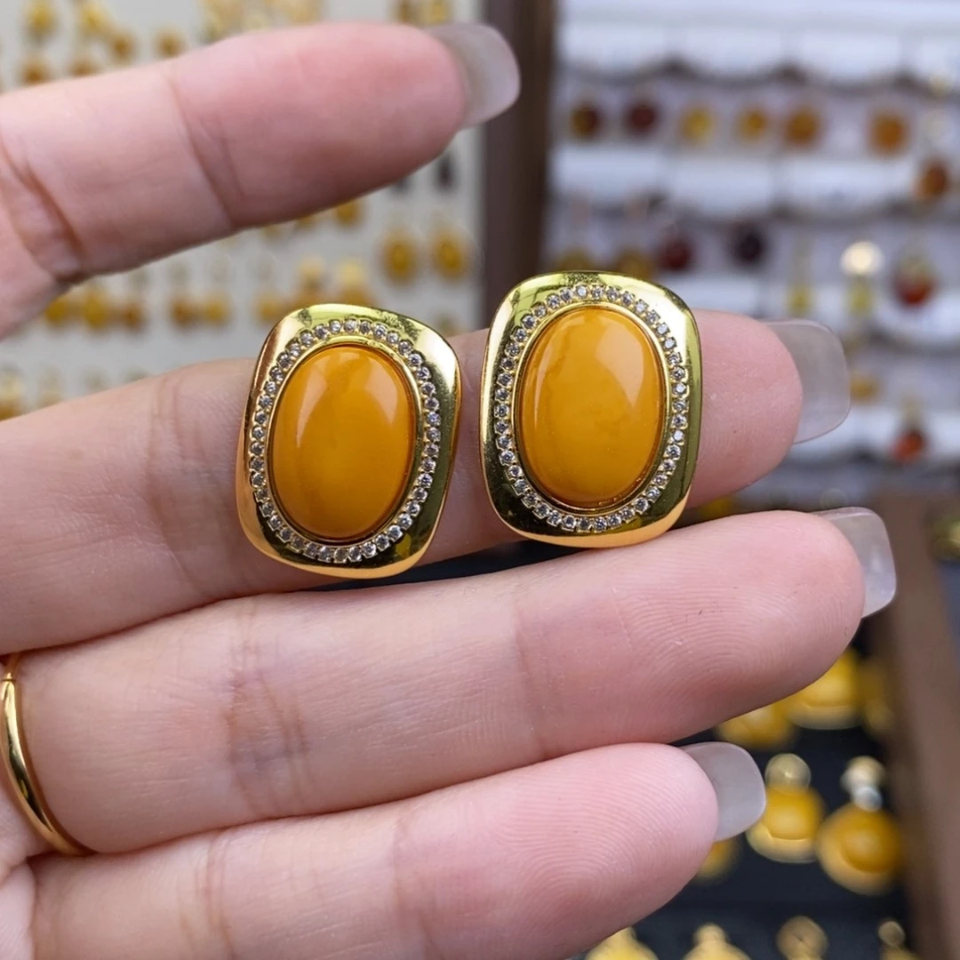 裸石琥珀未镶嵌成品