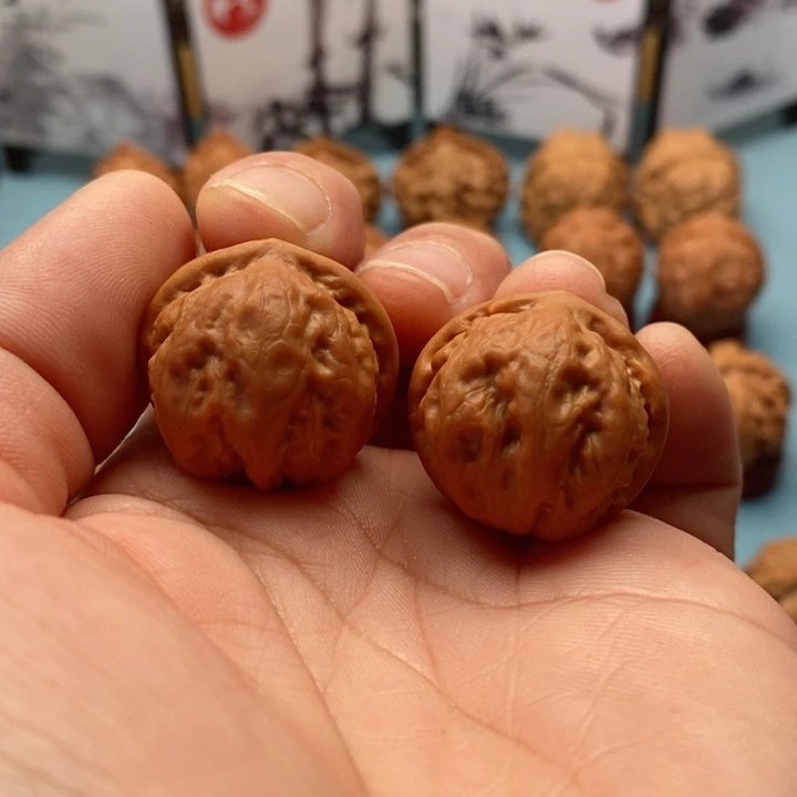 文玩核桃把件精品文玩手捻玉石方尊元