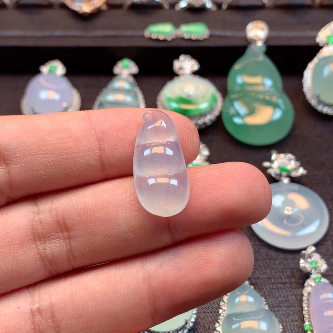 翡翠未镶嵌颈饰豆子