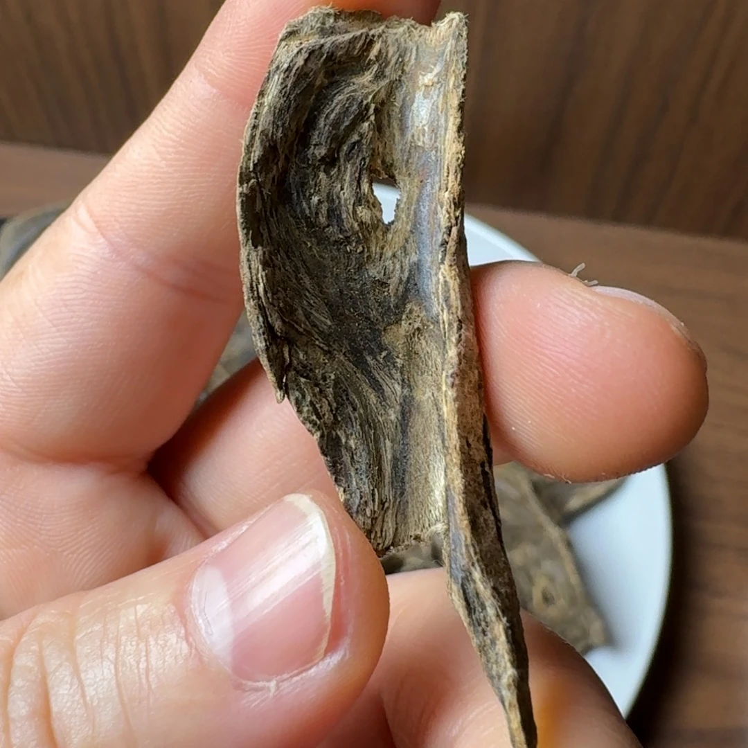 沉香碎屑沉香海南沉水虎斑棋1.09克
