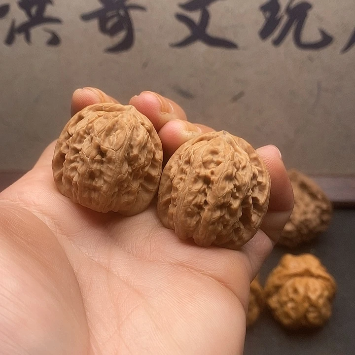 吊坠文玩核桃手捻白狮子31尺寸