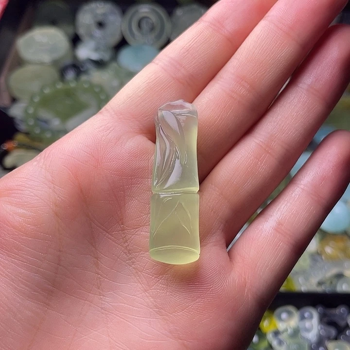 蛇纹石玉合金颈饰竹节