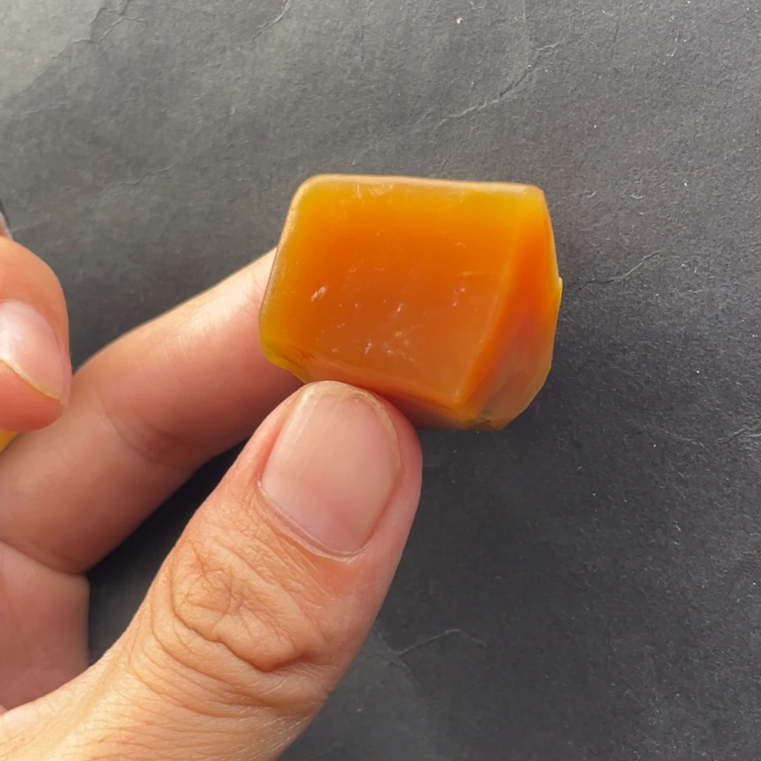 星***海石英质玉黄蜡石料子未镶嵌