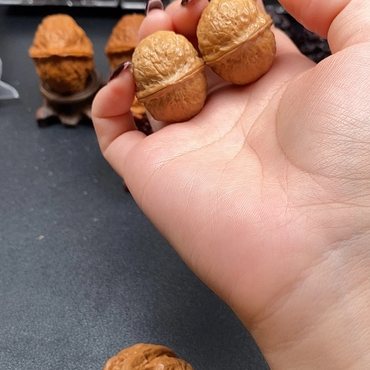 文玩核桃吊坠小金豆