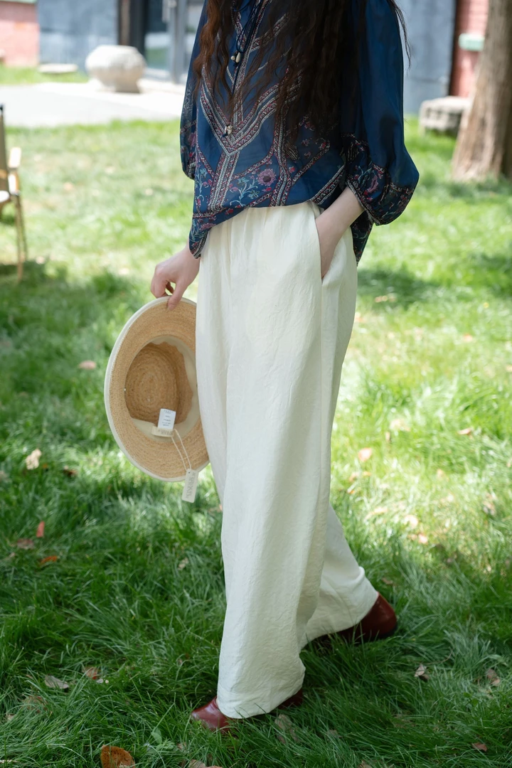 松紧腰垂顺抓皱感肌理醋酸弯刀裤P25558