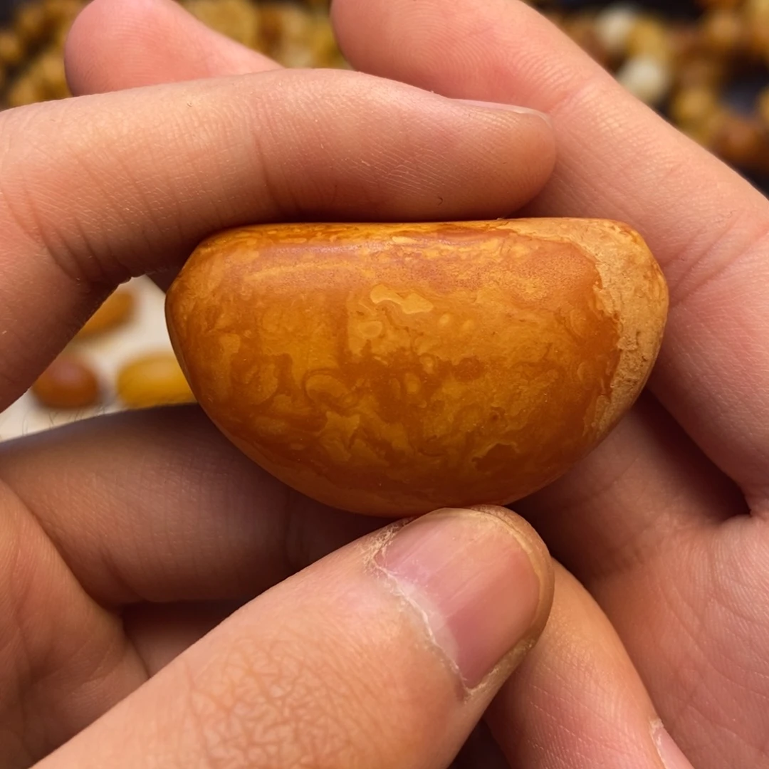 蜜蜡未镶嵌珠宝奇石