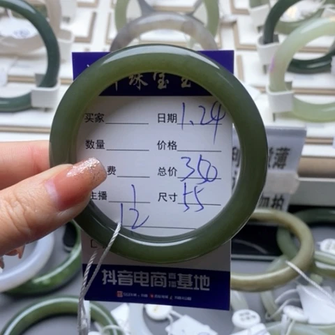 和田玉手镯未镶嵌潆*