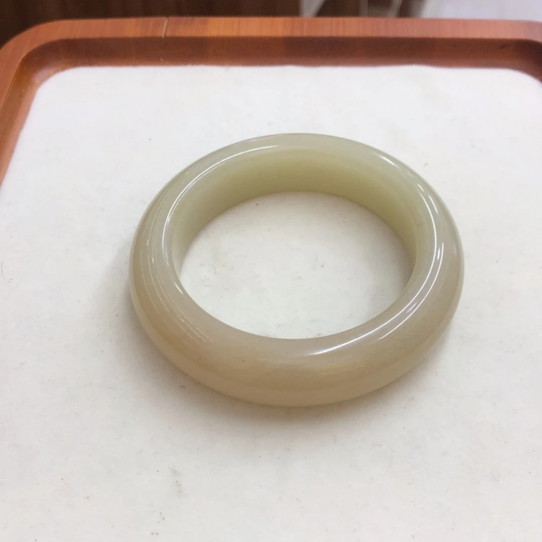 石英质玉未镶嵌手镯