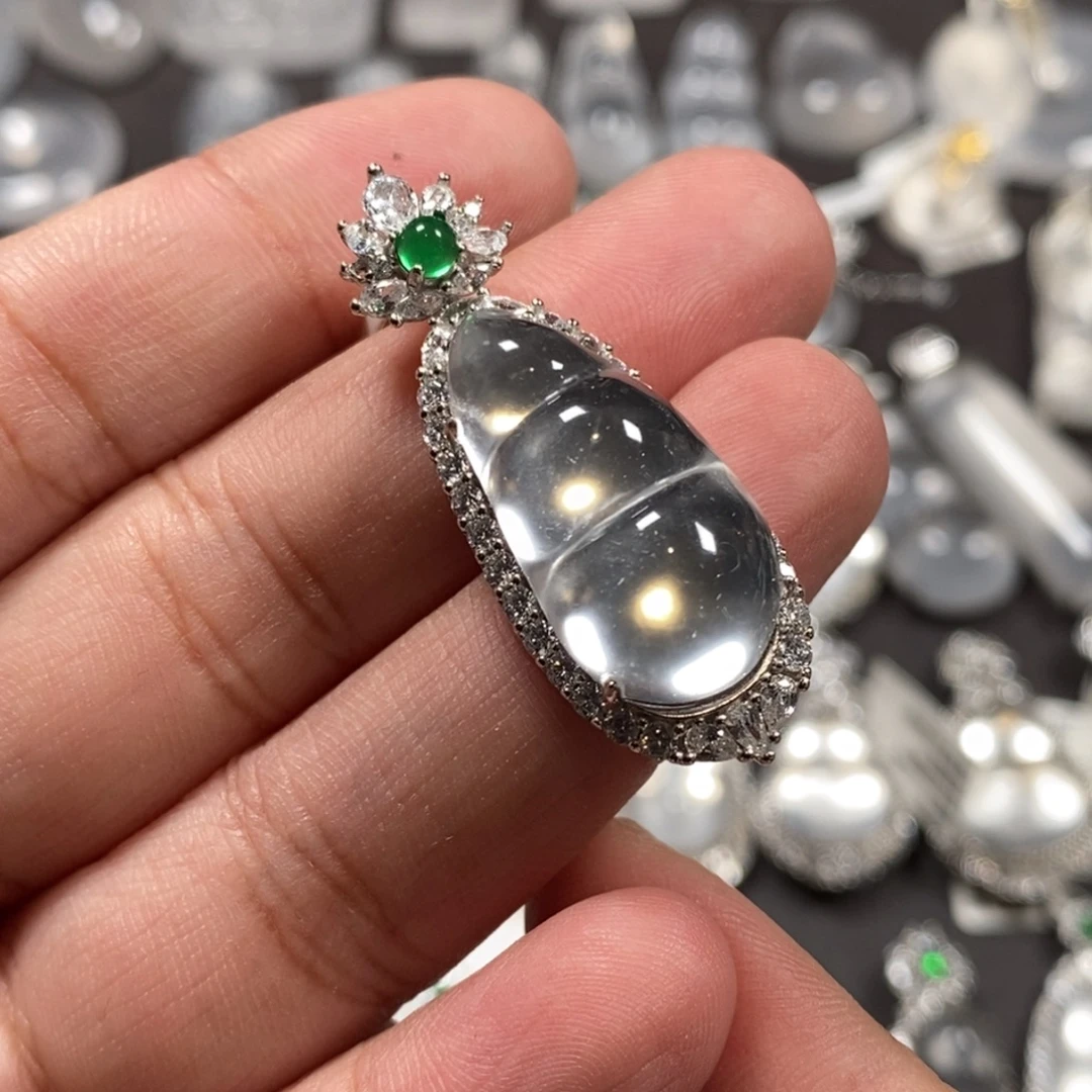 石英质玉未镶嵌颈饰豆子