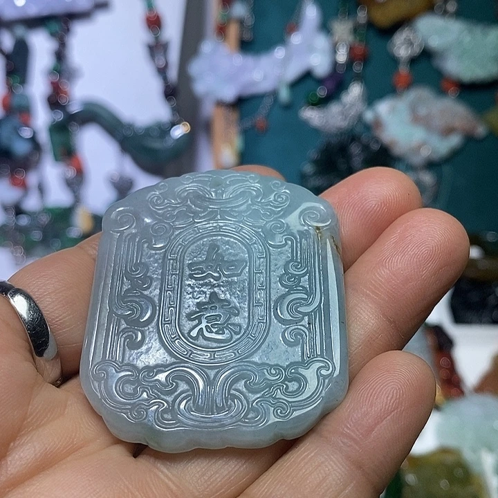 翡翠未镶嵌吊坠(赠链)