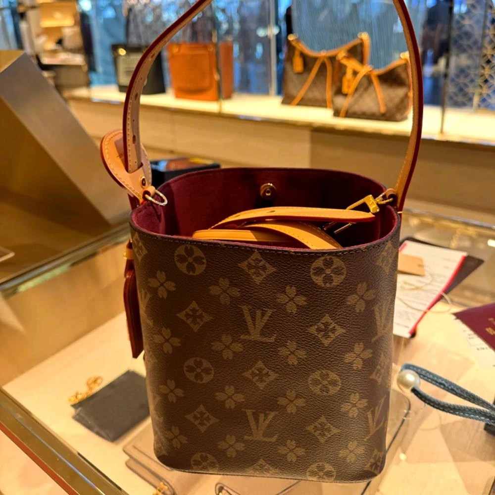 香港品牌2025气质休闲新款春夏洋气水桶包包奢侈品百搭手提斜挎包