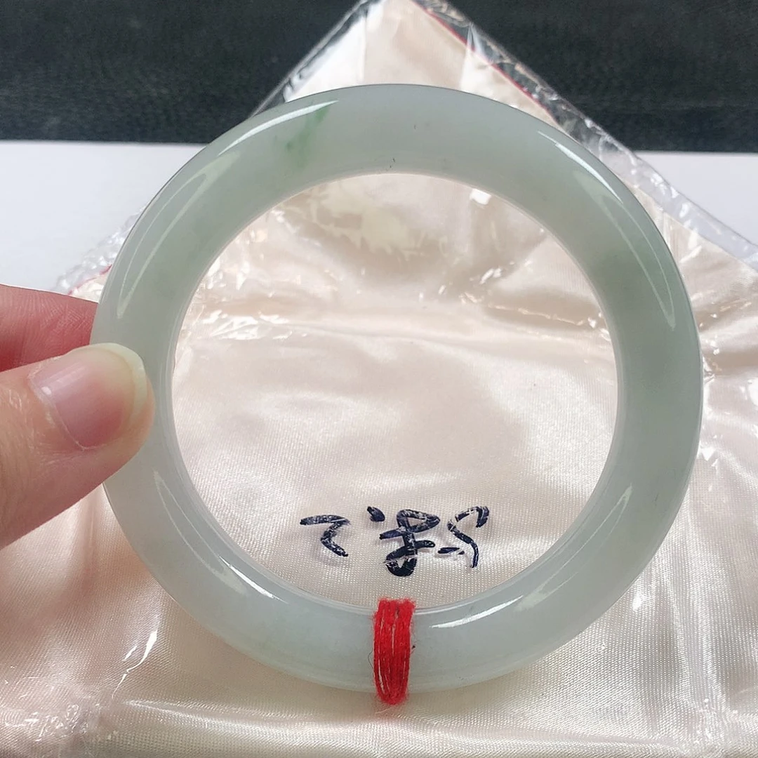未镶嵌手镯（圆镯）翡翠300