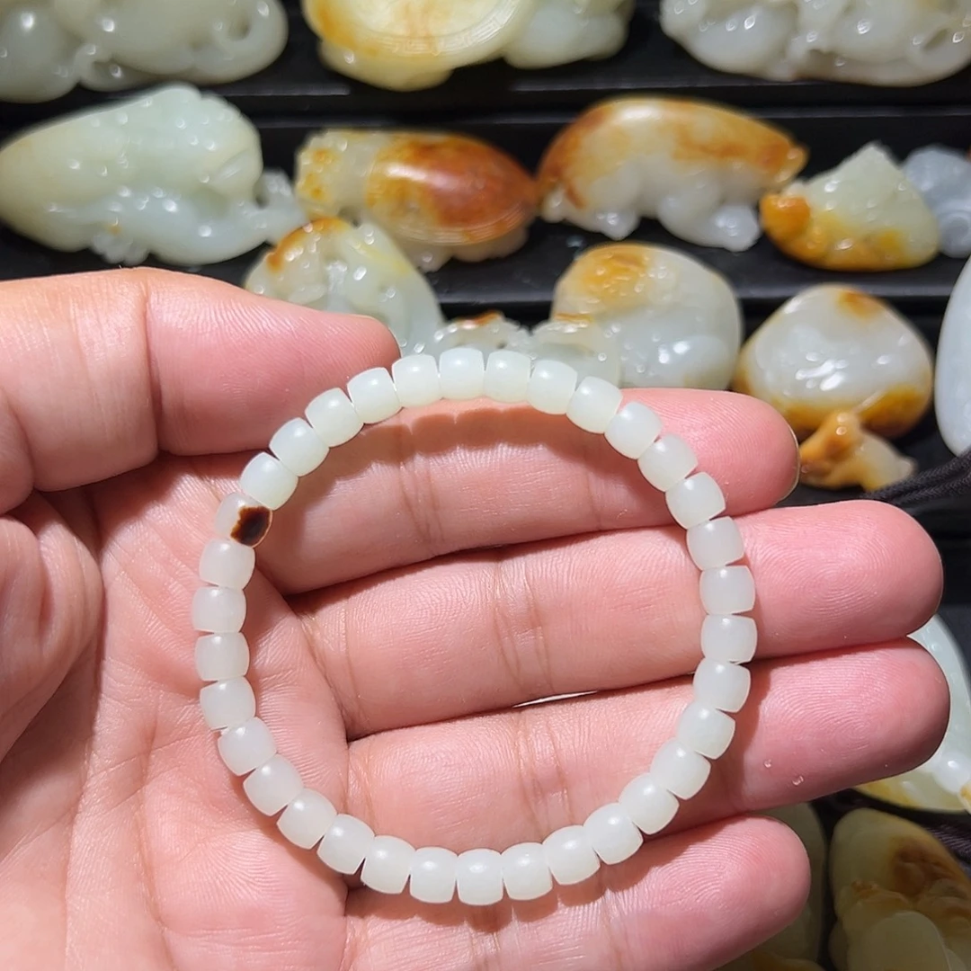 用***6和田玉未镶嵌颈饰