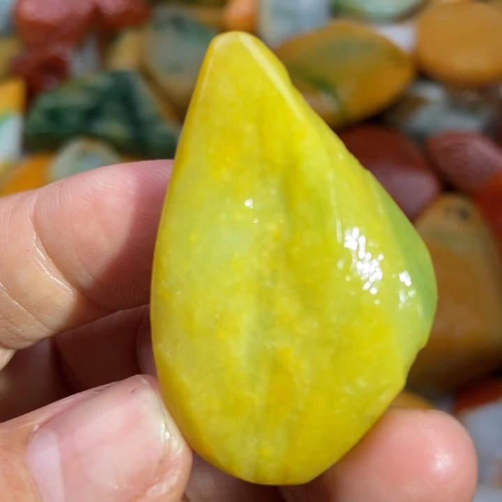 翡翠未镶嵌颈饰缅甸