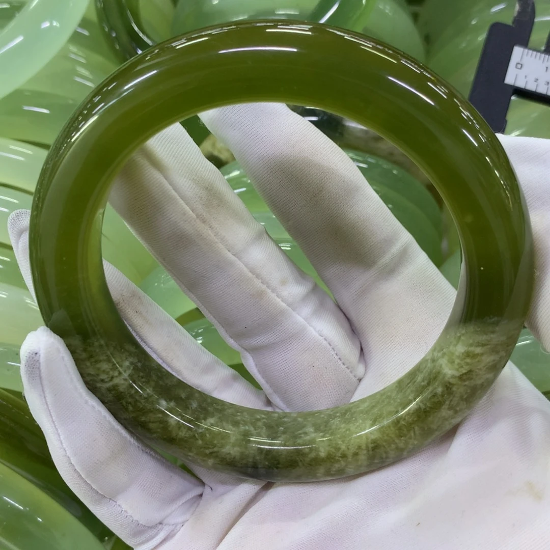 蛇纹石玉未镶嵌手镯