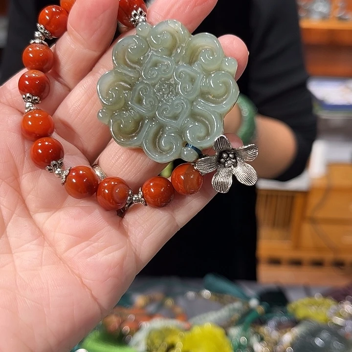 颈饰未镶嵌和田玉（糖玉）