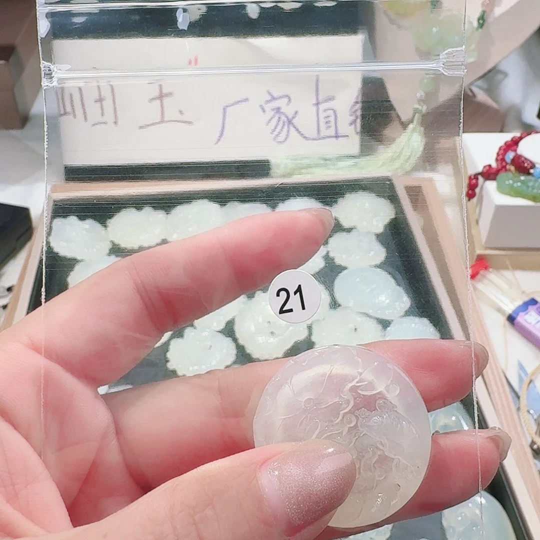 蛇纹石玉颈饰合金精美礼品