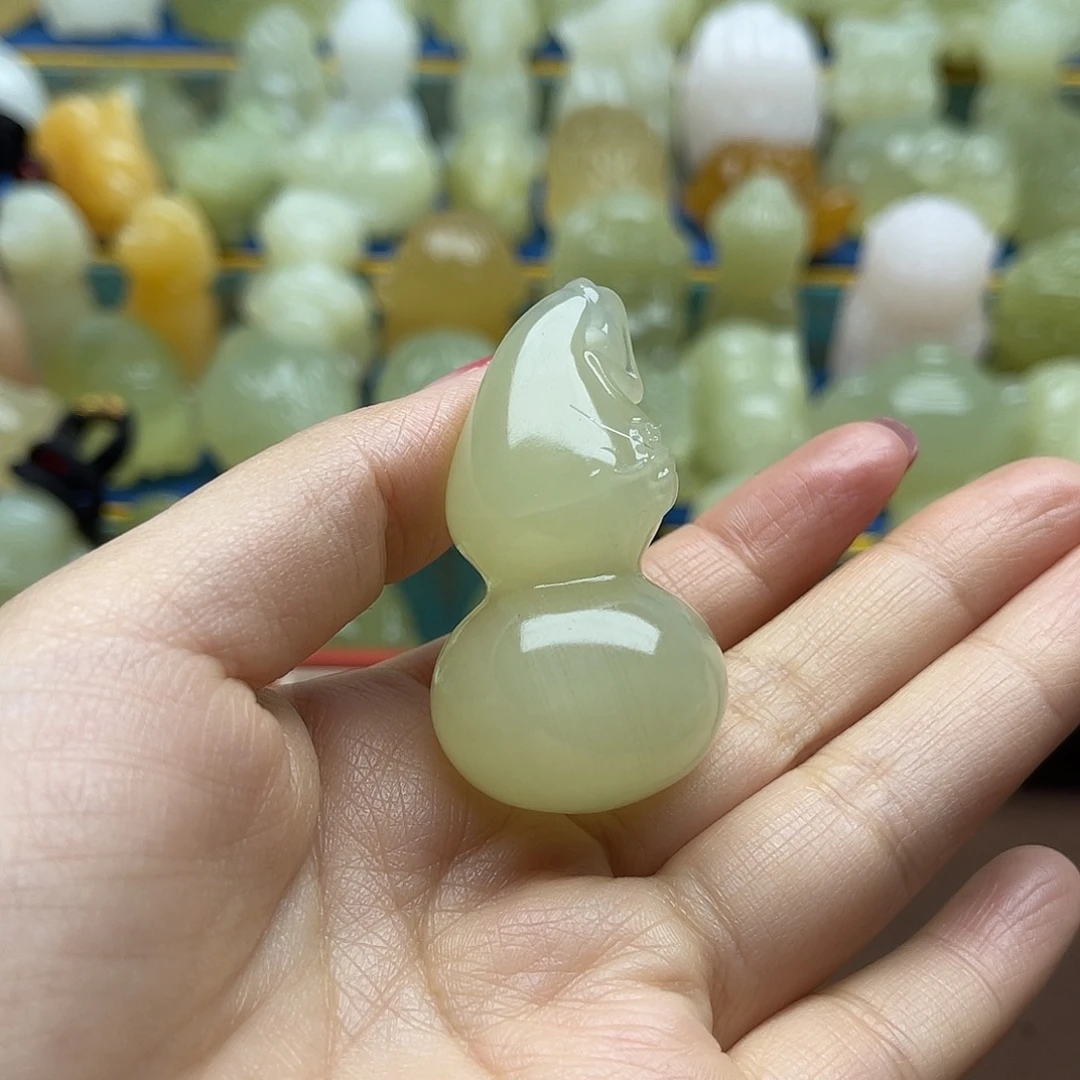 顺***然玉天然桌面小摆件