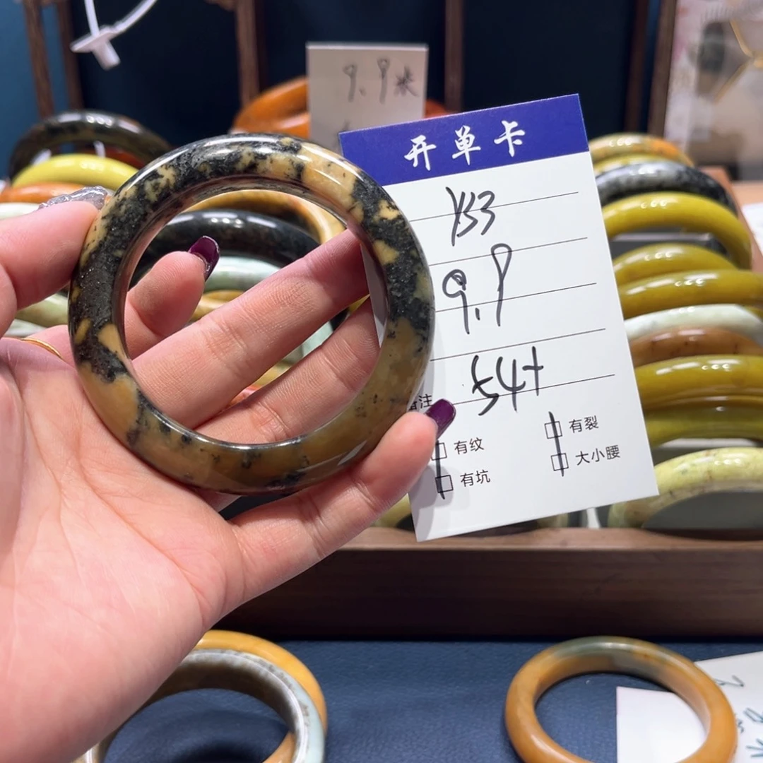 蛇纹石玉手镯未镶嵌李*
