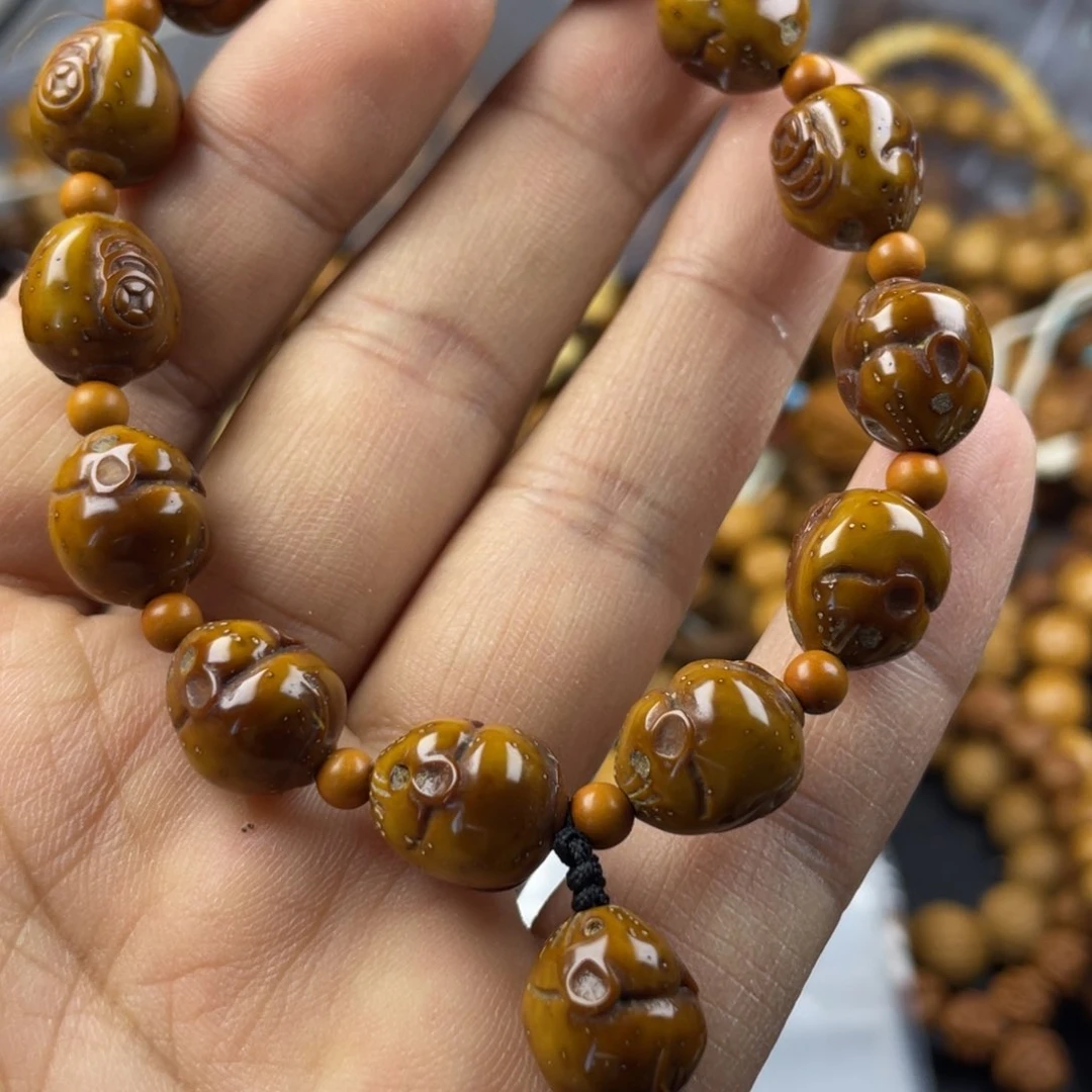 猴头核桃吊坠别有韵