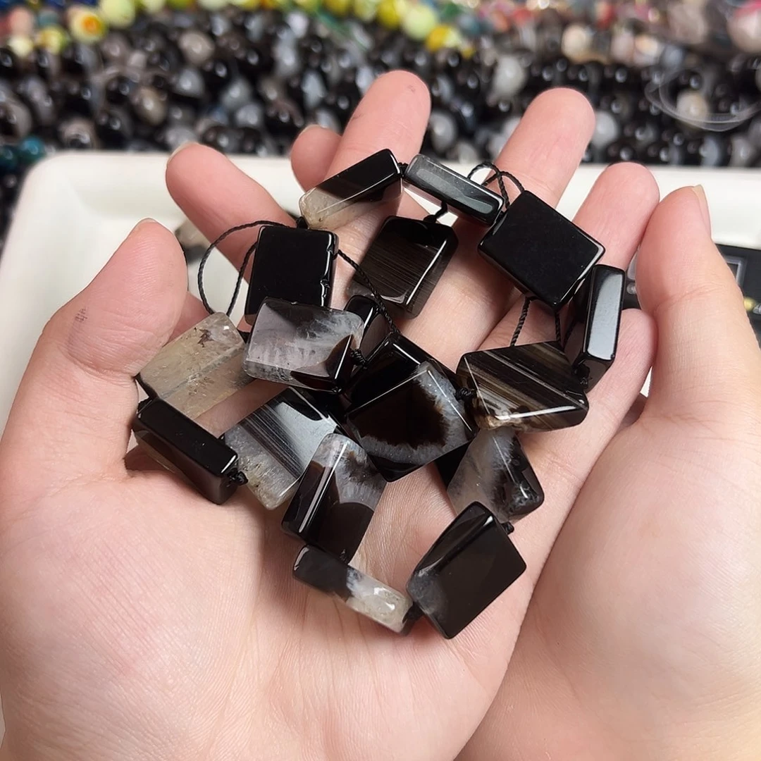 哈***子未镶嵌玛瑙/玉髓珠宝半成品a413 专拍 黑白玛瑙水晶共生