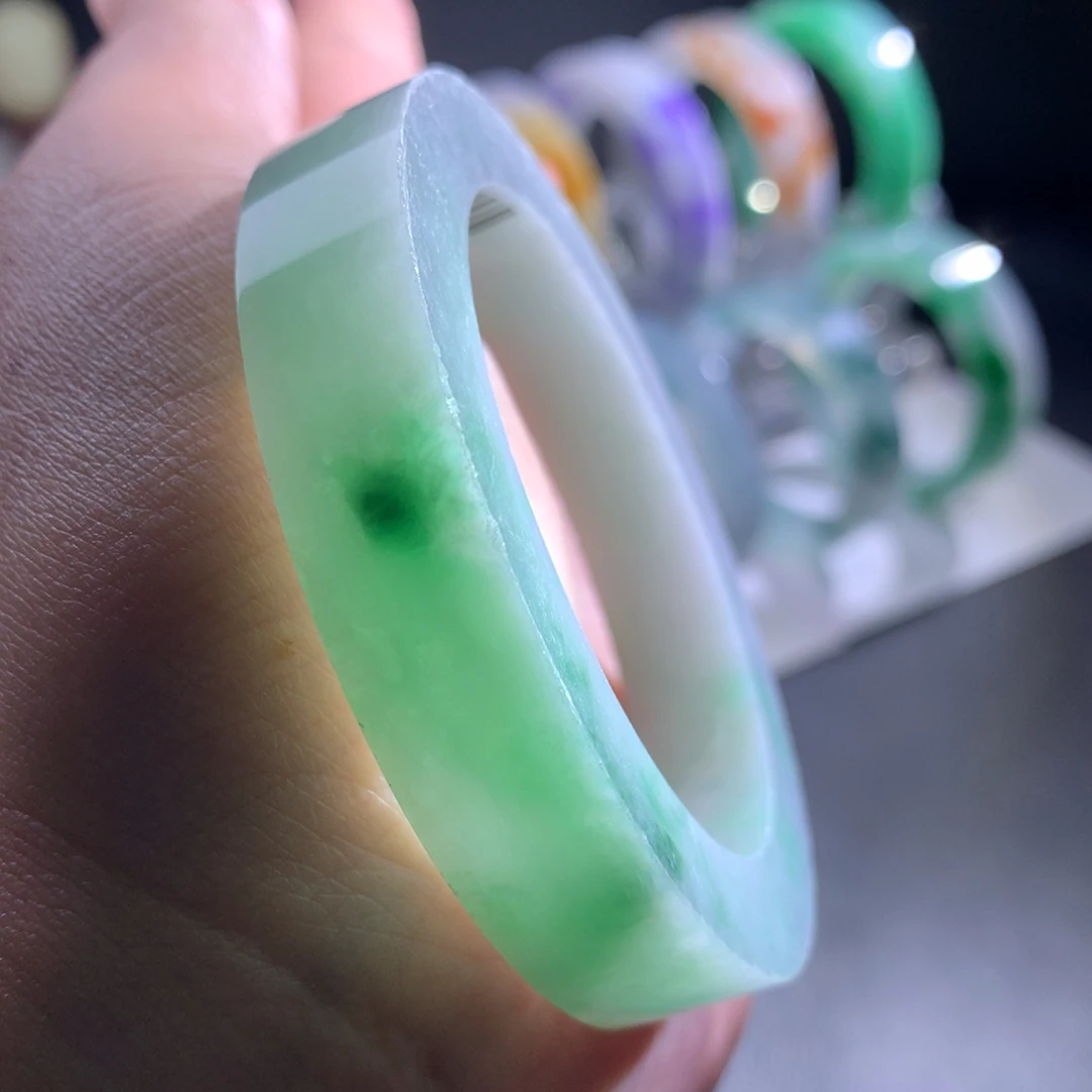 定制翡翠未镶嵌手镯