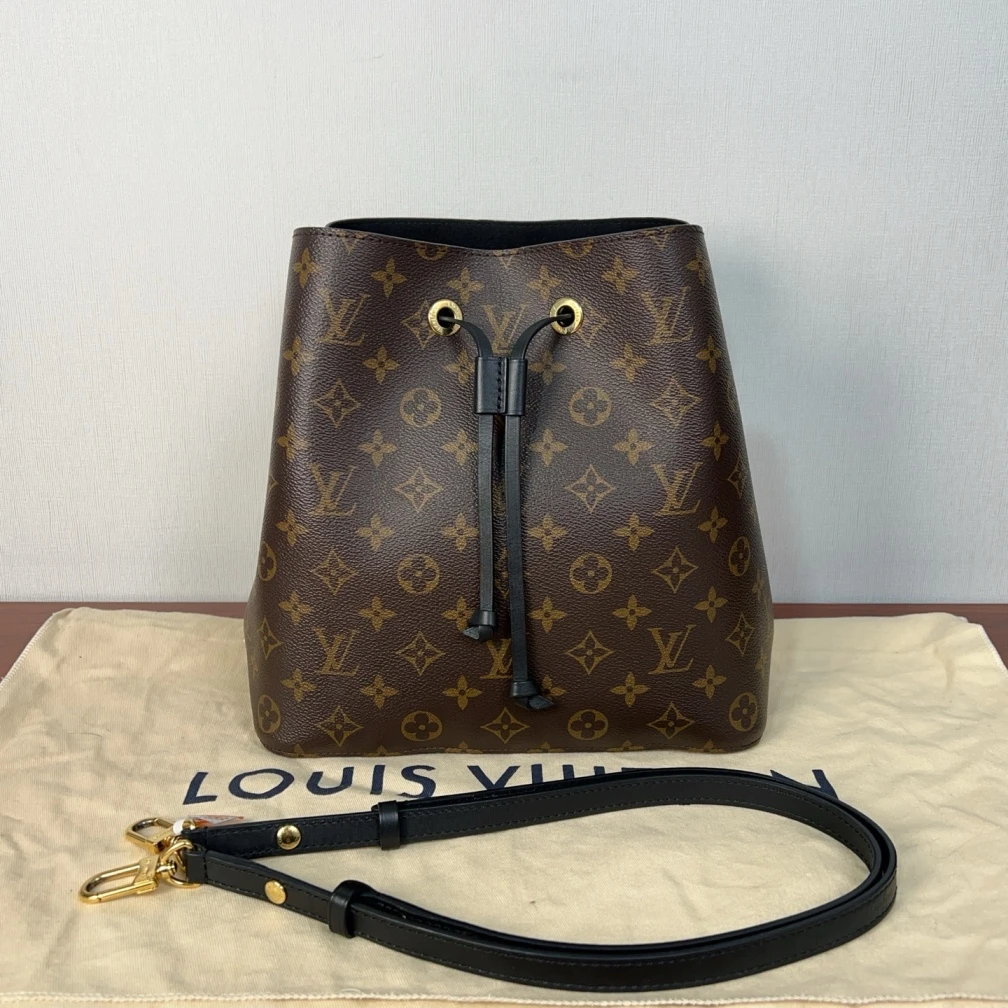 95新 LouisVuitton/路易威登 lv老花编码带芯片款水桶斜挎包mq066
