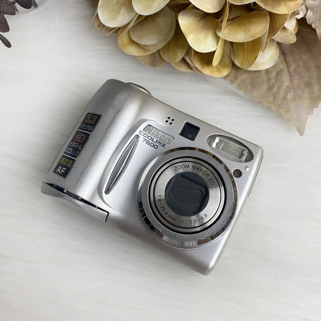 9新 Nikon/尼康 e7600福利相机电池or充电器自备电池盖瑕疵不影响