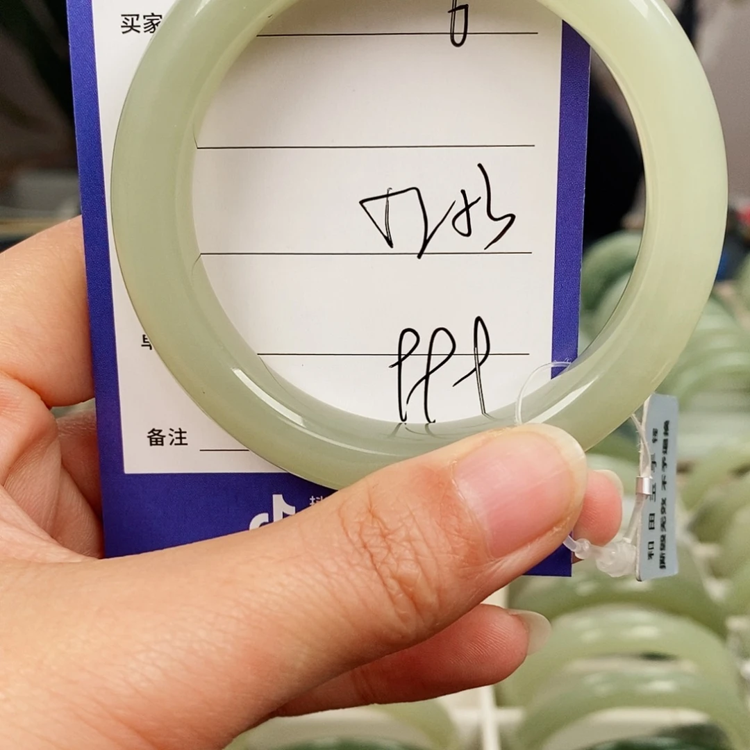 和田玉未镶嵌手镯微色差6.