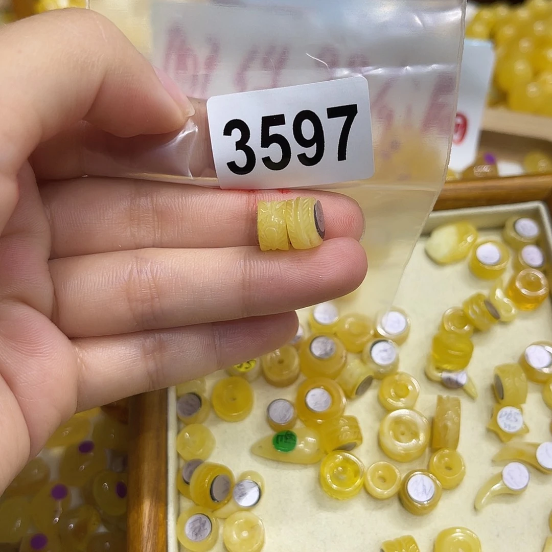 琥珀未镶嵌珠宝奇石