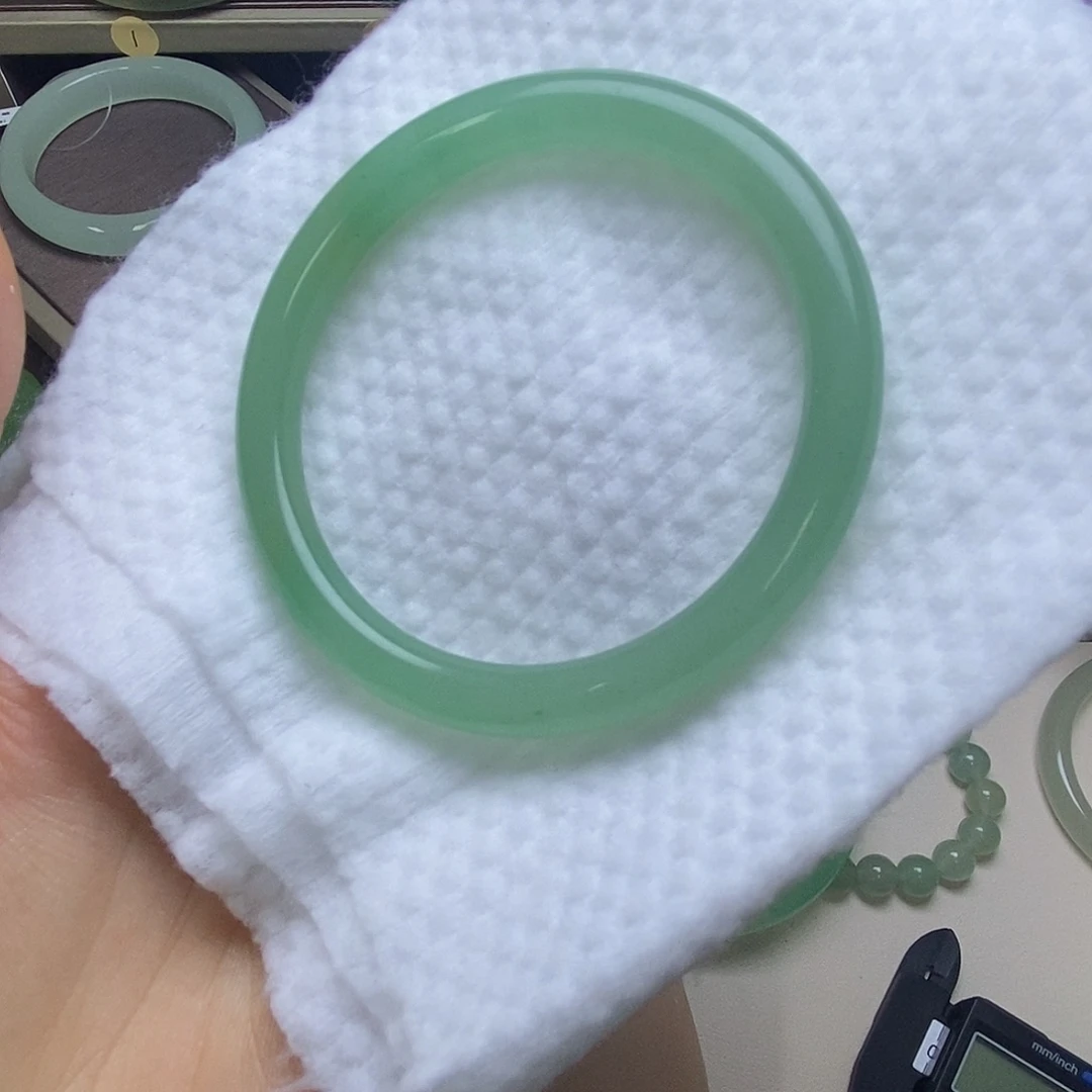 东陵石未镶嵌手镯