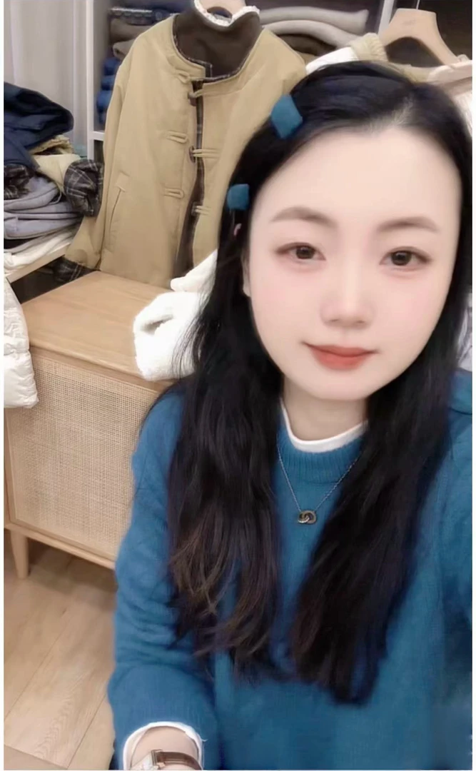 七言家巨好看    #韩系显白孔雀蓝绒感麻花软糯加厚毛衣@