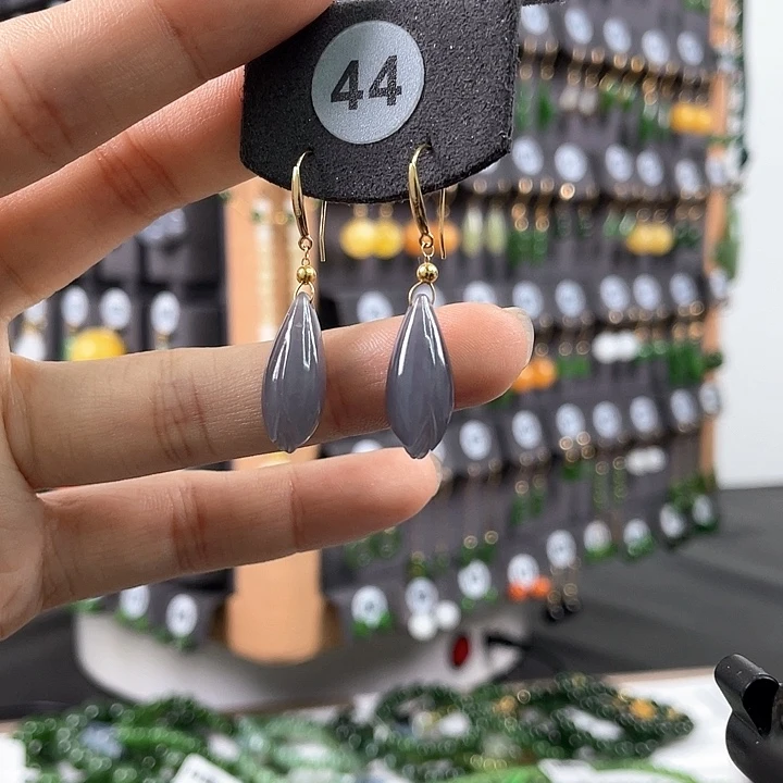 18K金镶嵌和田玉耳饰