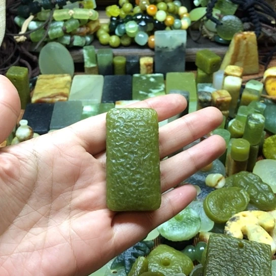 未镶嵌岫玉吊坠蓝**天