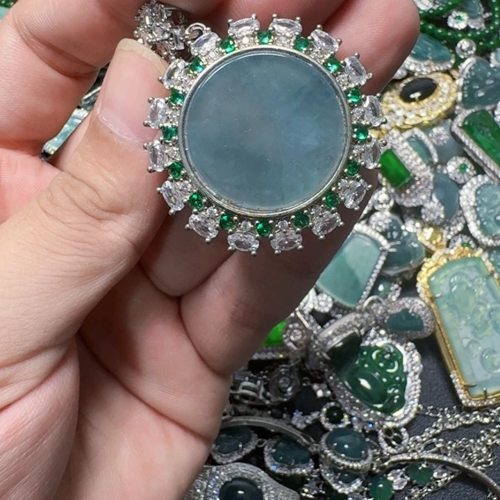 翡翠未镶嵌颈饰天然A货翡翠放漏