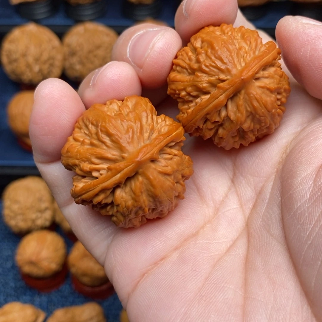 文玩核桃把件一**间手捻