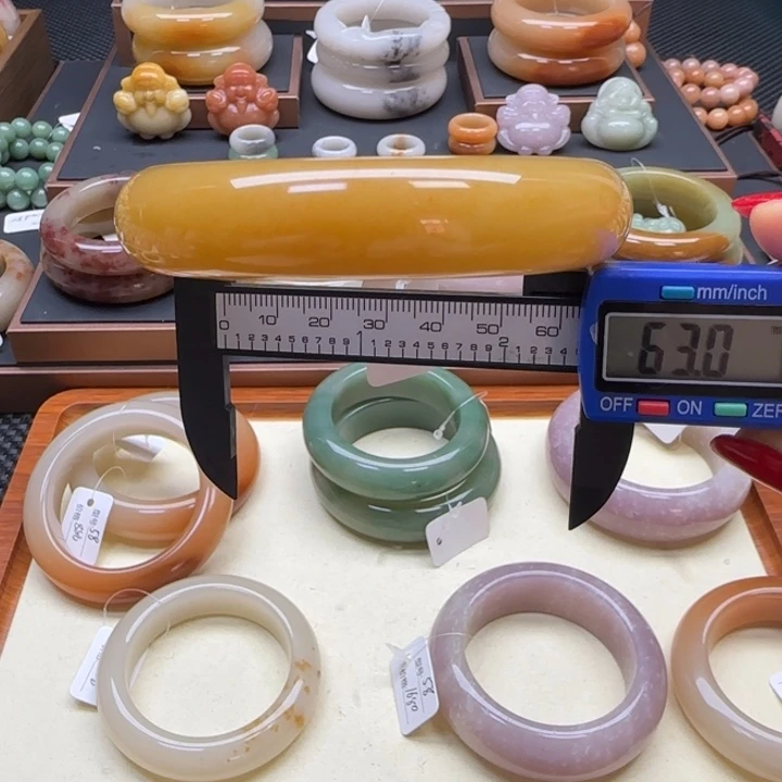 石英岩玉未镶嵌手镯