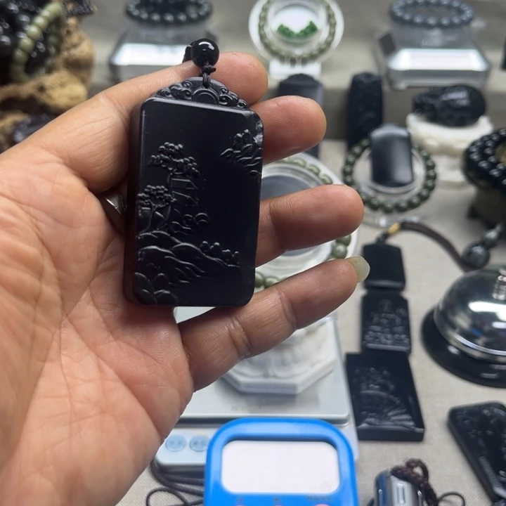 ⍤****和田玉（糖玉）未镶嵌颈饰