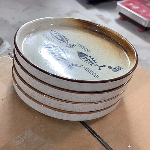 微瑕， 不能明火，口径19高2，4个盘