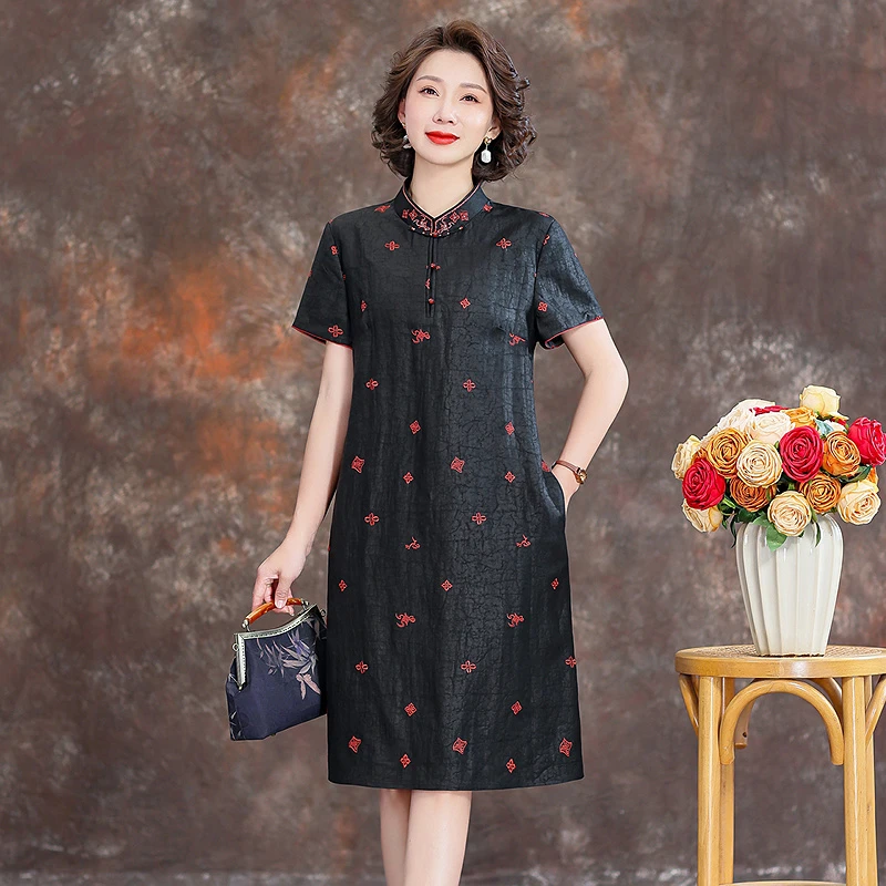 小个子妈妈香云纱连衣裙女2025春夏新款立领刺绣复古真丝桑蚕丝裙