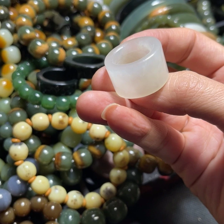 和田玉未镶嵌手链